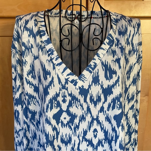 Exclusive blue and white long sleeve Top size XL - Picture 2 of 8